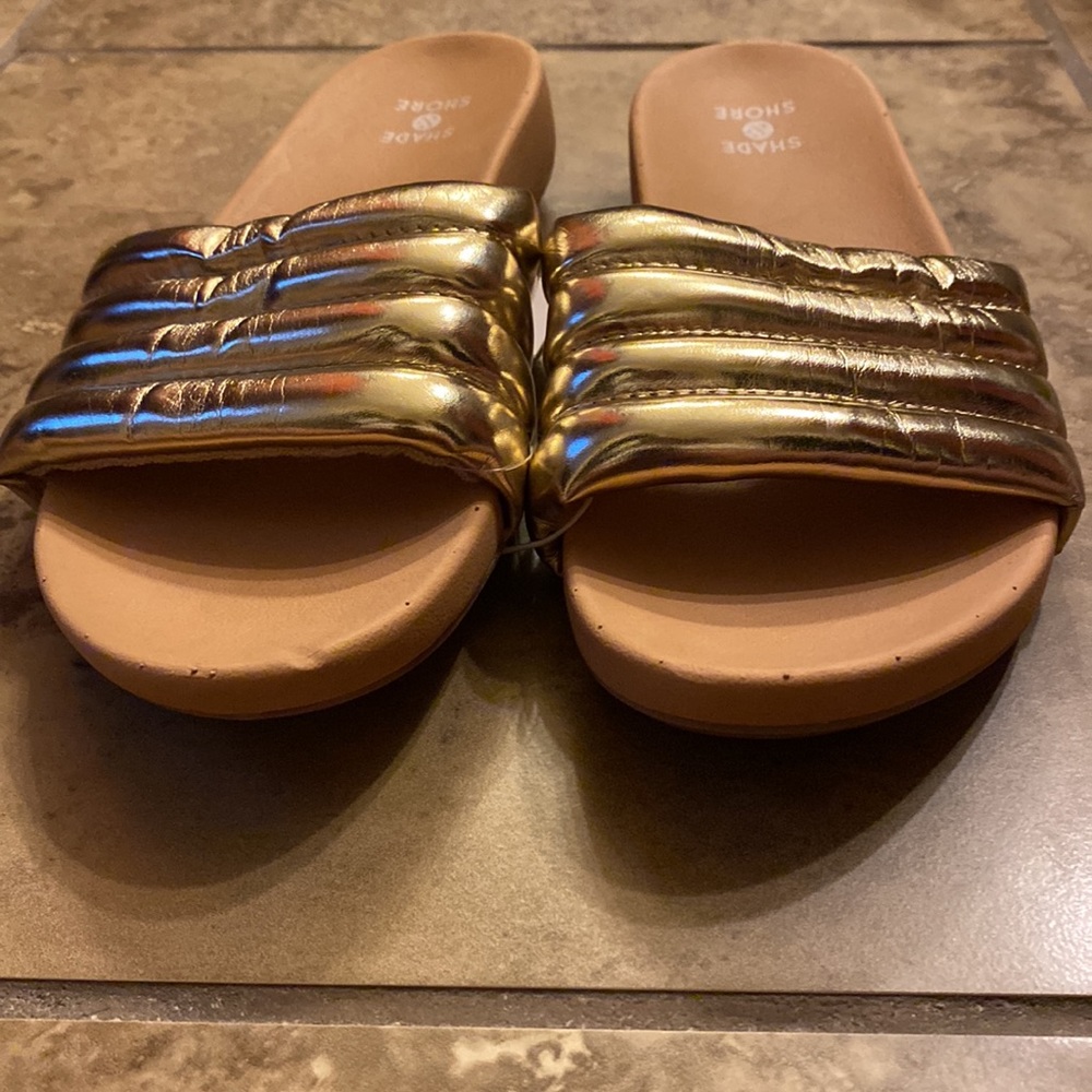 (160) NWT Women’s Gold Slides by Shade and Shore. Size 5 - Picture 2 of 11